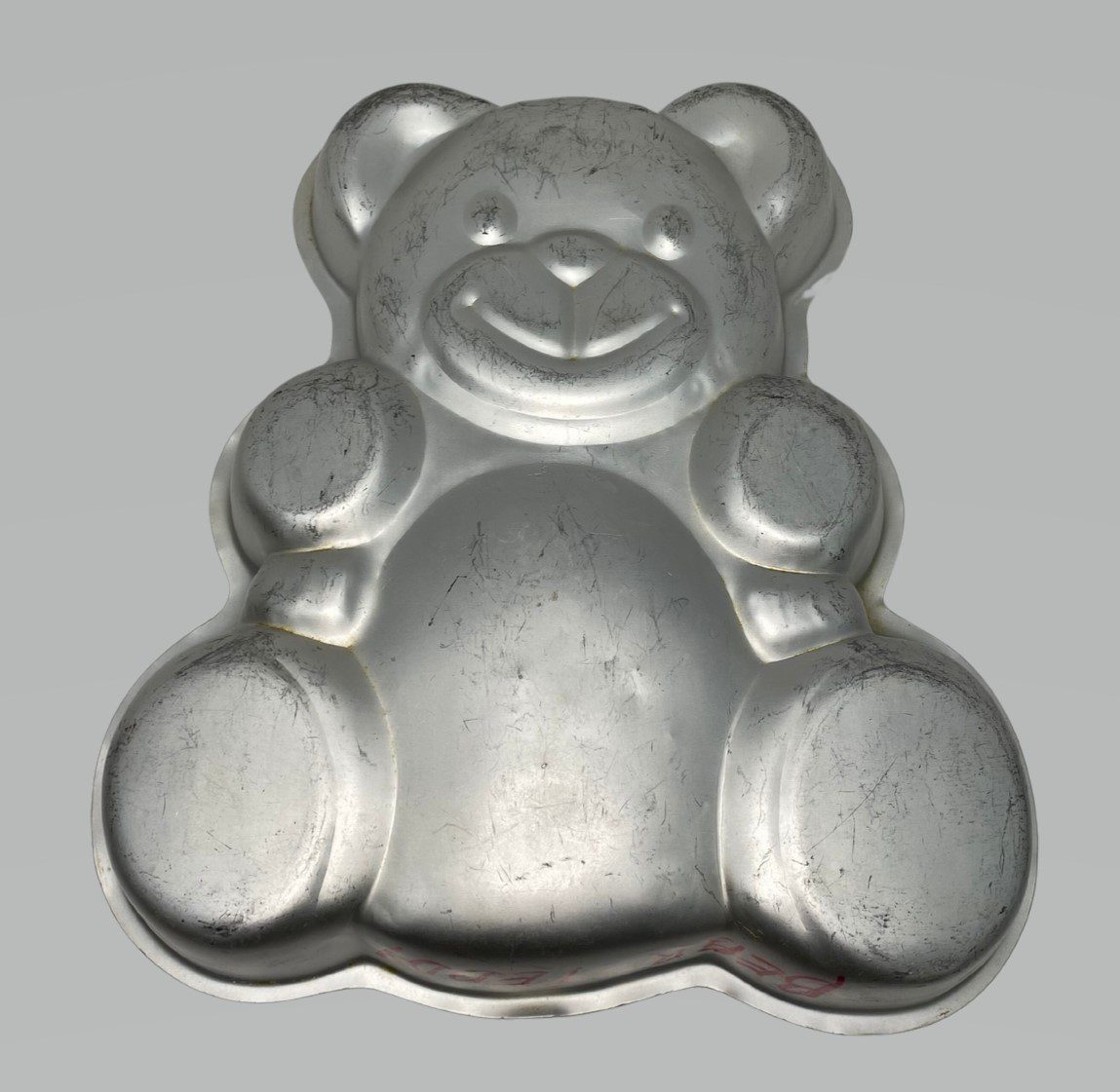 Bear cake pan from the Library of Things